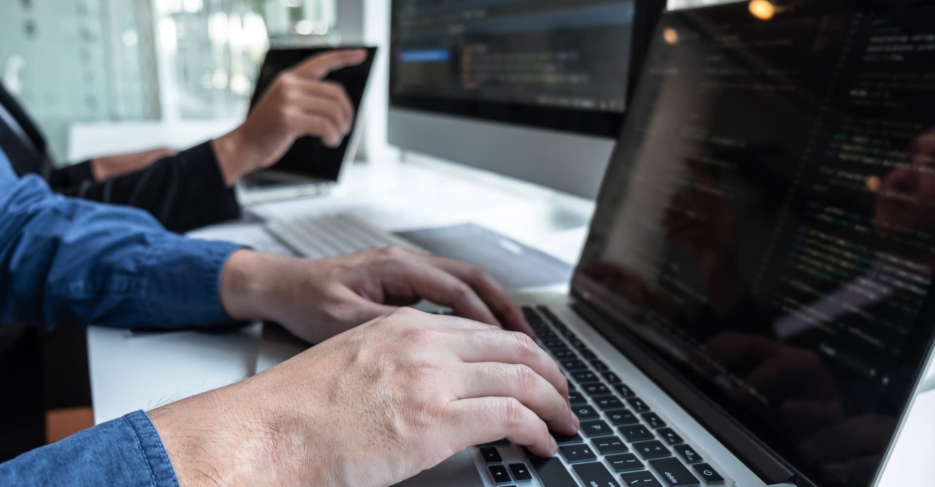 Czym jest agencja interaktywna? W czym może pomóc agencja interaktywna?